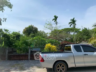 Charming suburban property with lush greenery and a spacious driveway, perfect for nature lovers.