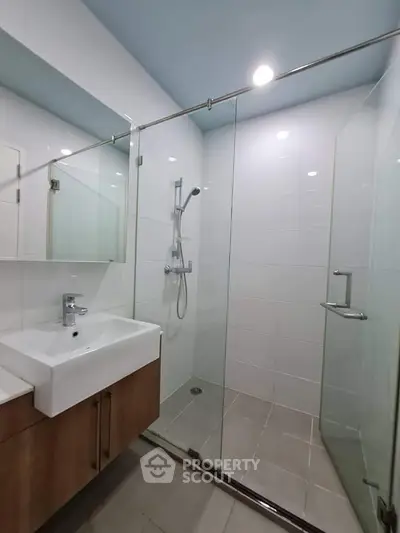 Fully Furnished 1 Bedroom Condo at Blocs 77-2