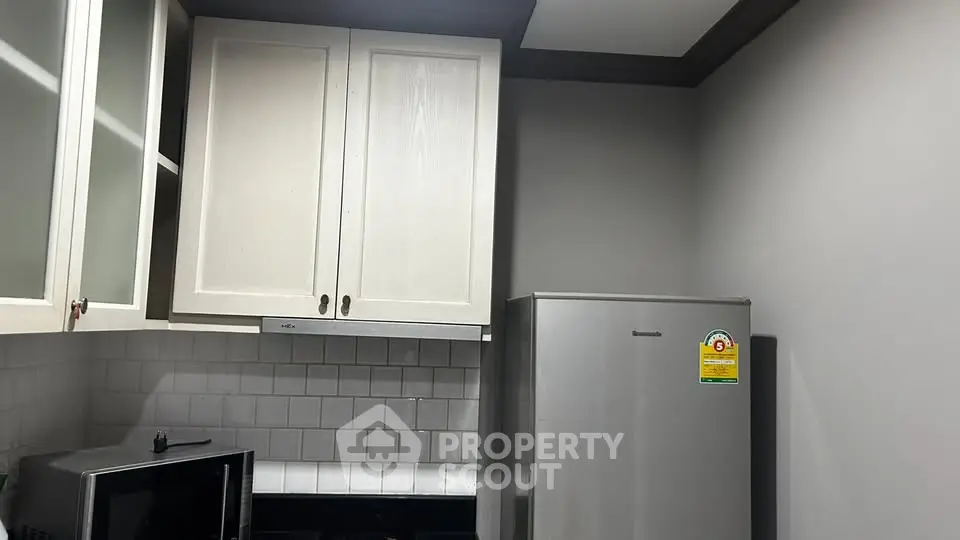 Modern kitchen with sleek cabinets and stainless steel appliances, perfect for culinary enthusiasts.
