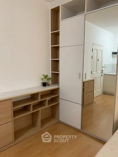 Modern bedroom with built-in storage and mirrored wardrobe doors