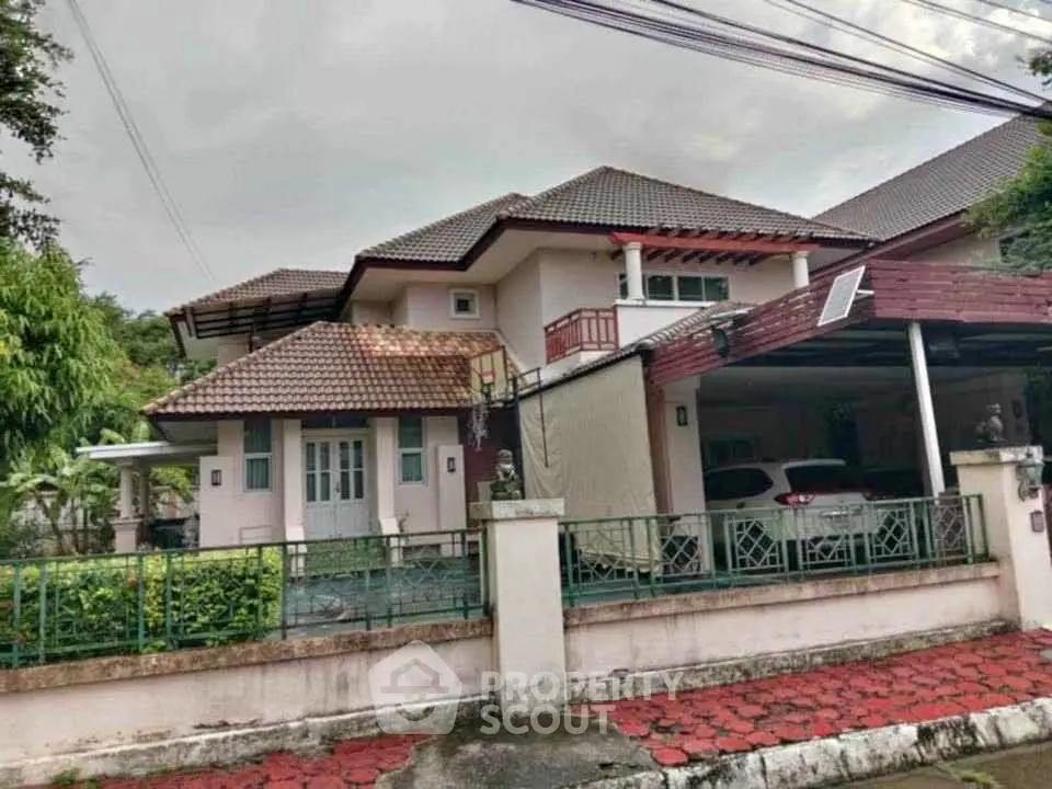 Charming suburban house with tiled roof and spacious driveway, perfect for family living.