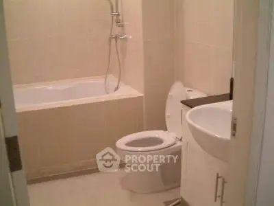 Modern bathroom with bathtub and sleek fixtures in a contemporary apartment.