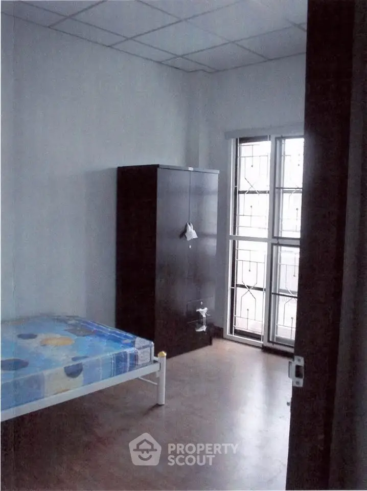 Cozy bedroom with natural light and minimalist furnishings, perfect for a peaceful retreat.