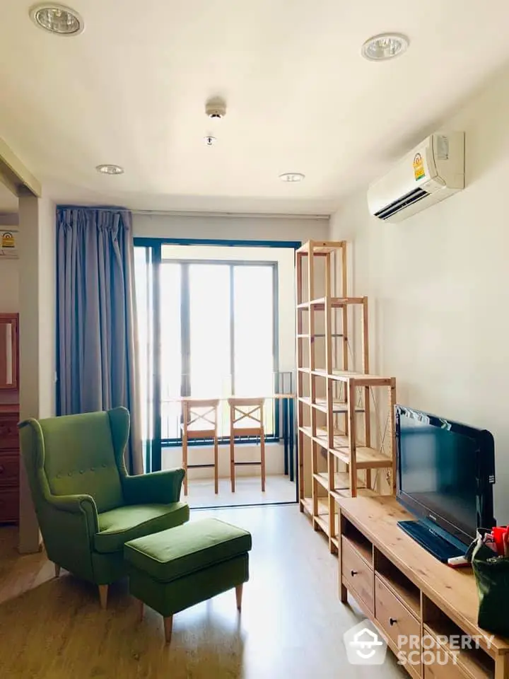 Fully Furnished 1 Bedroom Condo at Ideo Q Ratchathewi-1