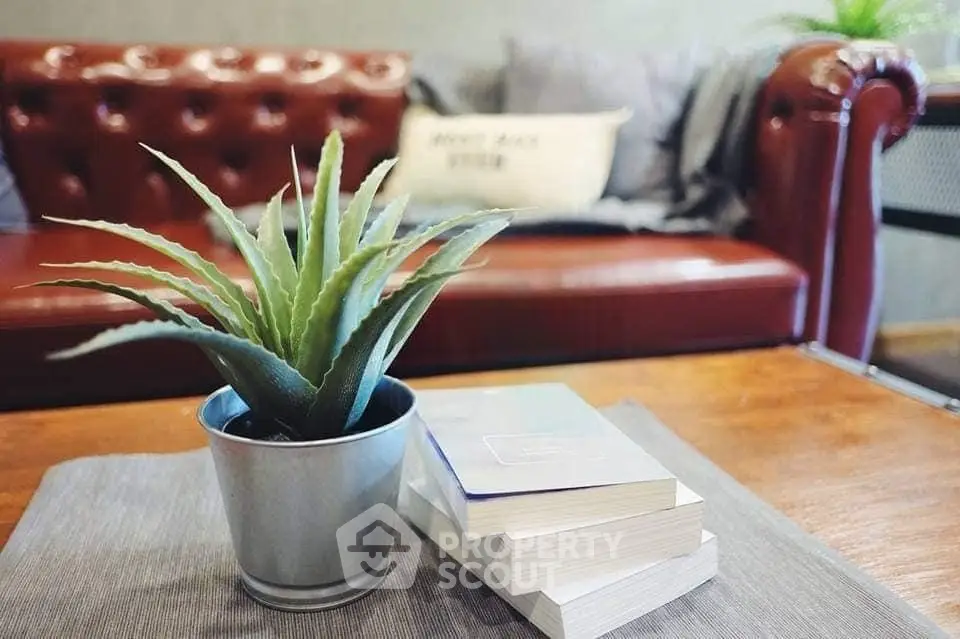 Stylish living room with leather sofa and modern decor, perfect for relaxation and comfort.
