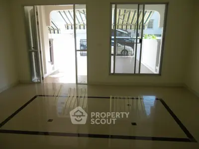  3 Bedrooms House -5