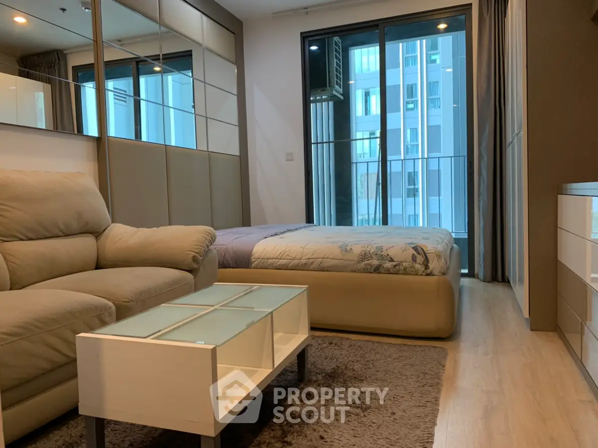 Fully Furnished 1 Bedroom Condo at Ideo Q Chula Samyan-1