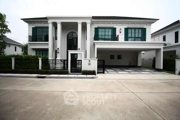 Stunning modern mansion with grand entrance and spacious driveway