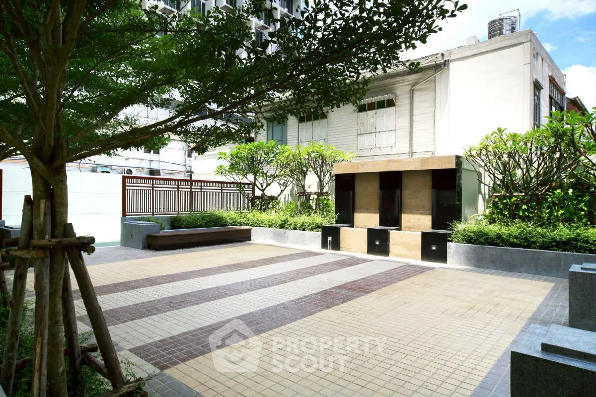 Spacious outdoor garden area with modern design and lush greenery.