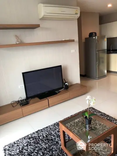 Fully Furnished 1 Bedroom Condo at Voque Sukhumvit 16 Condominium Livingroom