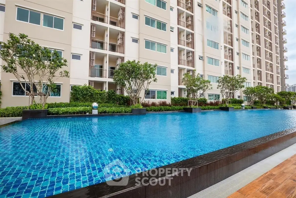 Luxurious condominium with stunning pool and modern architecture