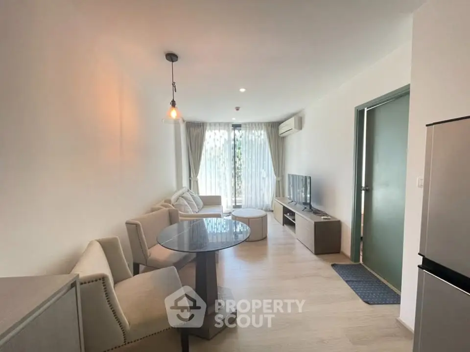 Modern living room with stylish furniture and natural light, perfect for relaxation and entertainment.