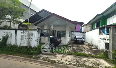 Charming single-story house with driveway and carport in a quiet neighborhood.