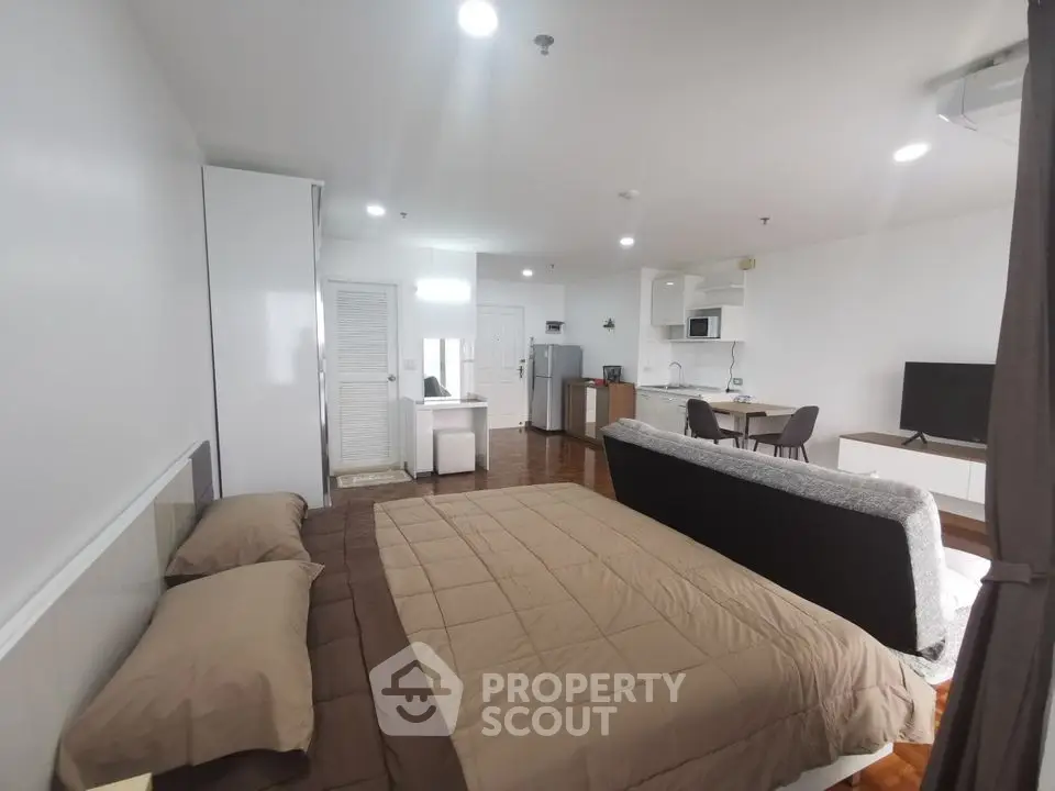  1 Bedroom Condo at Silom Suite Condominium-1