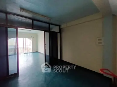 Spacious empty room with large windows and balcony access, perfect for customization.