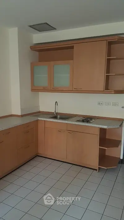  2 Bedrooms Condo -3