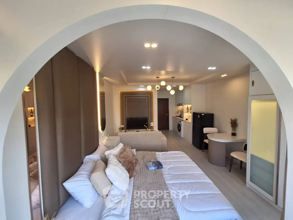 Luxurious modern living room with elegant decor and open layout, featuring cozy seating and stylish lighting.