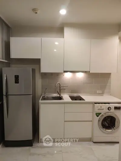 Fully Furnished 1 Bedroom Condo at Sense Phaholyothin-3