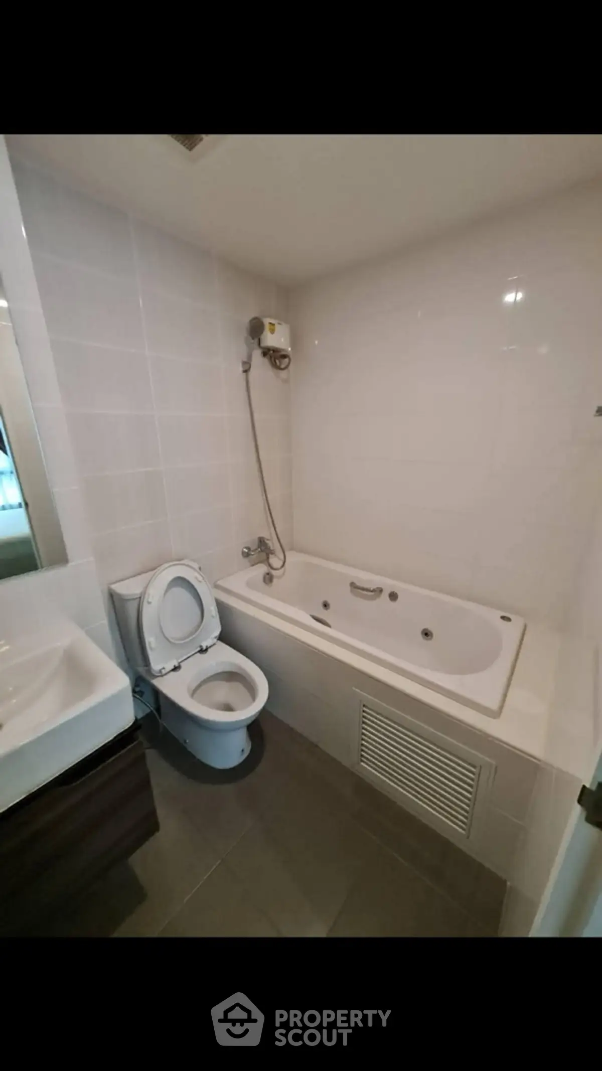 Modern bathroom with bathtub and sleek fixtures in a contemporary apartment.