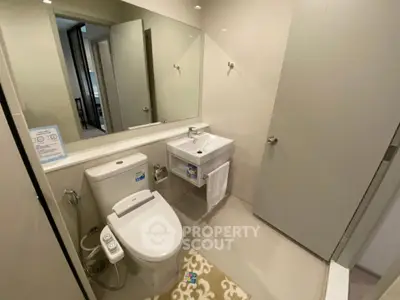 Modern bathroom with sleek fixtures and a spacious layout in a contemporary apartment.