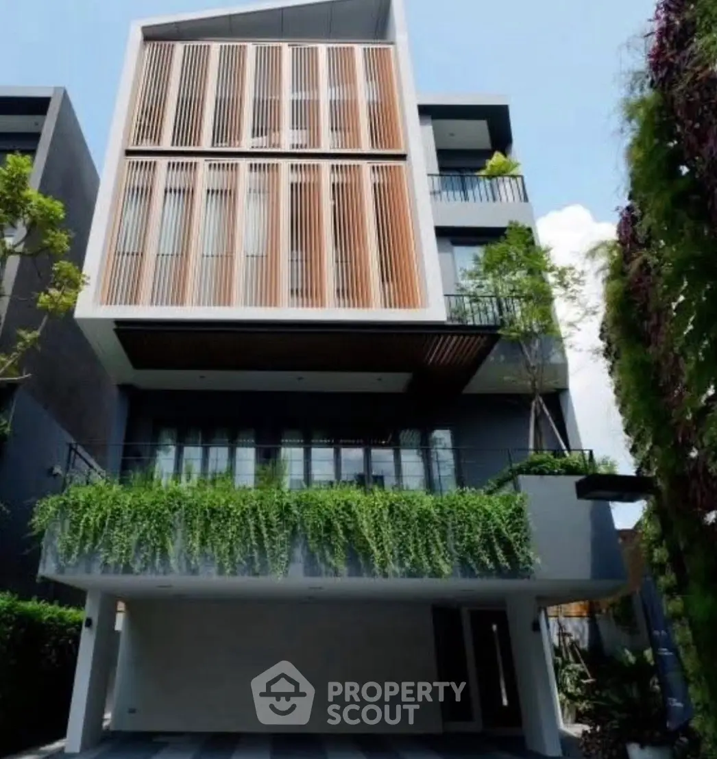 Screenshot 2568-04-02 at 17.00.32.jpg