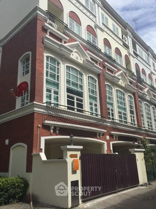 image_rental-9084346