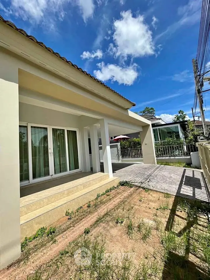 Charming single-story home with spacious front yard and sunny patio, perfect for outdoor relaxation.