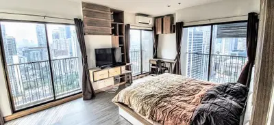 Fully Furnished 1 Bedroom Condo at Noble Refine Prompong-1