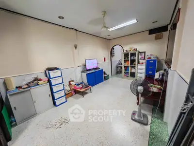 Spacious living room with storage cabinets and TV, ideal for family gatherings.