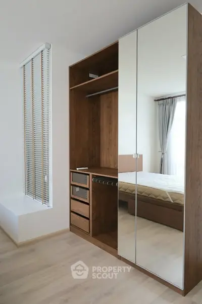 Modern bedroom with mirrored wardrobe and elegant decor