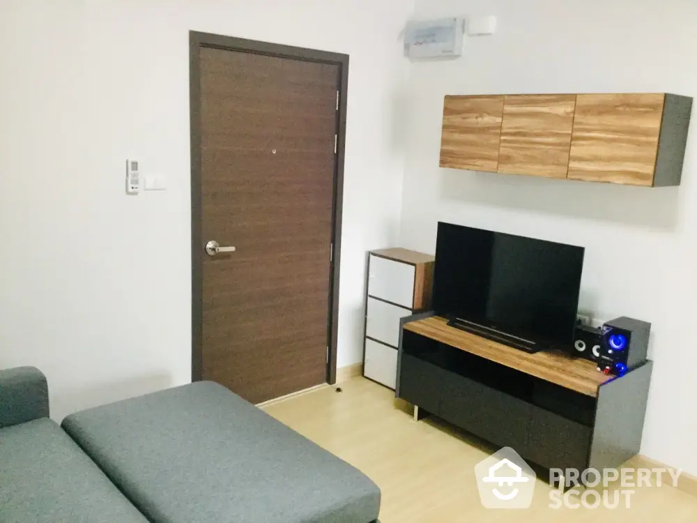  1 Bedroom Condo at Supalai City Resort Rama 8 Livingroom