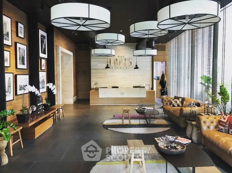 Luxurious modern lobby with stylish seating and elegant lighting in upscale building.