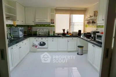  3 Bedrooms Condo at Baan Suanpetch Condominium-3