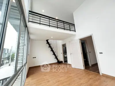Spacious modern loft with high ceilings and mezzanine in a bright, open layout.