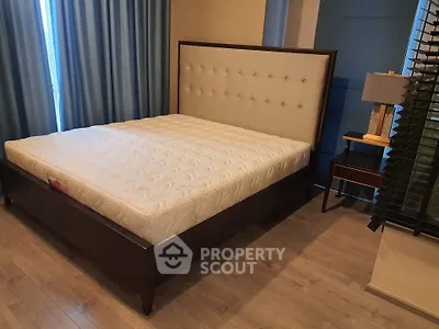 Spacious bedroom with elegant bed and stylish decor, perfect for relaxation and comfort.