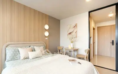 Modern bedroom with stylish decor and cozy ambiance, featuring a comfortable bed and elegant lighting.