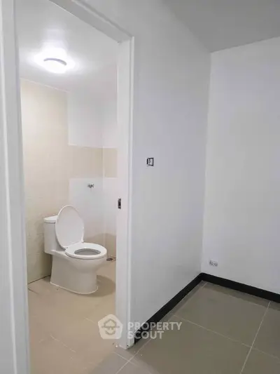 Minimalist bathroom with modern fixtures and neutral tiles