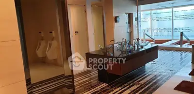  2 Bedrooms Condo at Circle Condominium-3