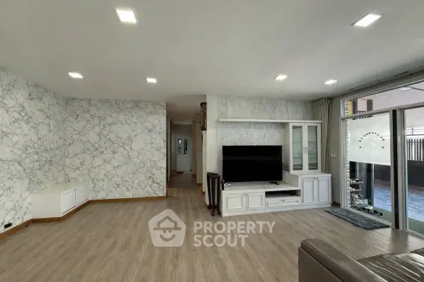 image_rental-30437869