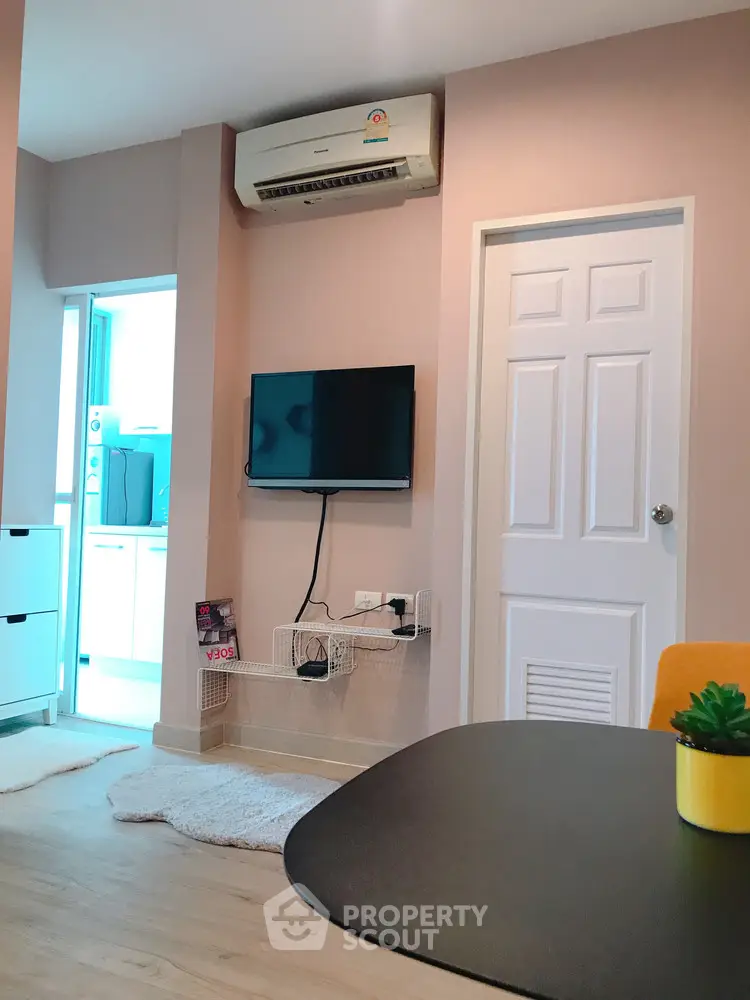  1 Bedroom Condo at Life Ratchada Suthisan-1