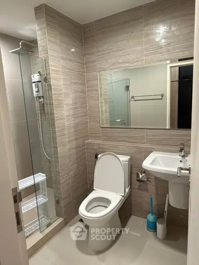 Modern bathroom with shower and sleek fixtures in a contemporary apartment.