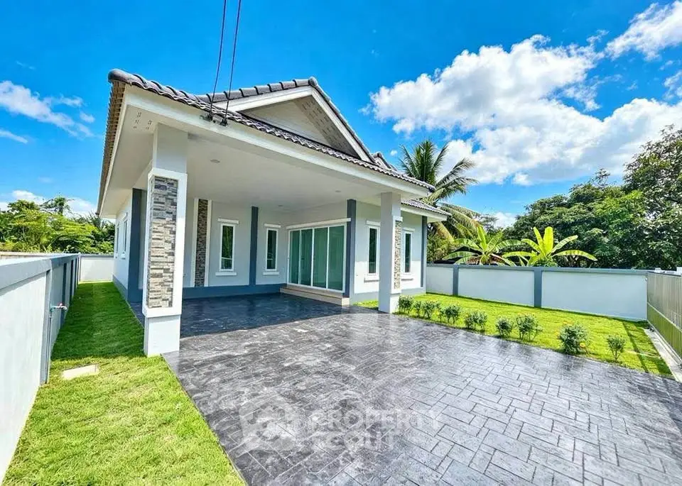 Stunning modern house with spacious driveway and lush garden, perfect for family living.