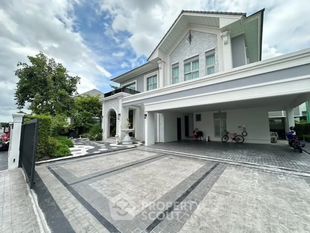 Luxurious modern house with spacious driveway and elegant facade