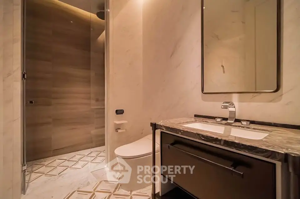 Luxurious modern bathroom with elegant marble finishes and sleek fixtures.