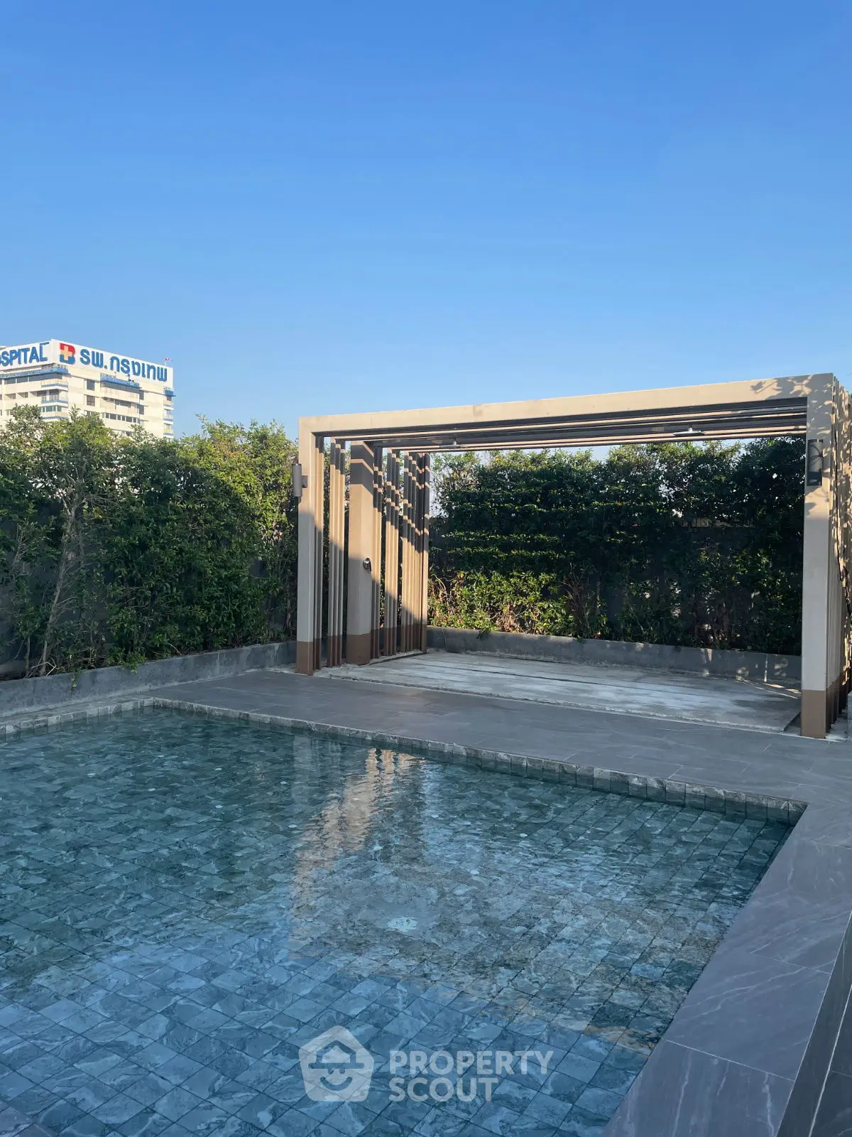 Luxurious rooftop pool with modern design and city view, perfect for relaxation and entertainment.