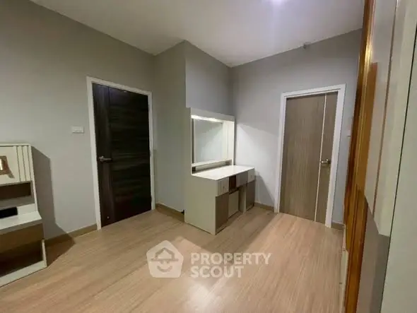 Spacious room with wooden flooring and modern vanity unit
