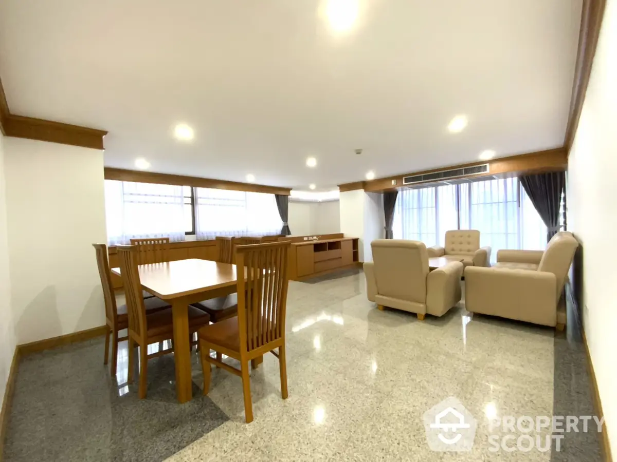  2 Bedrooms Condo at Supalai Place Sukhumvit 39-1