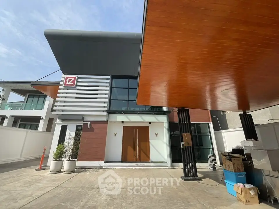 Modern commercial building with sleek design and spacious entrance