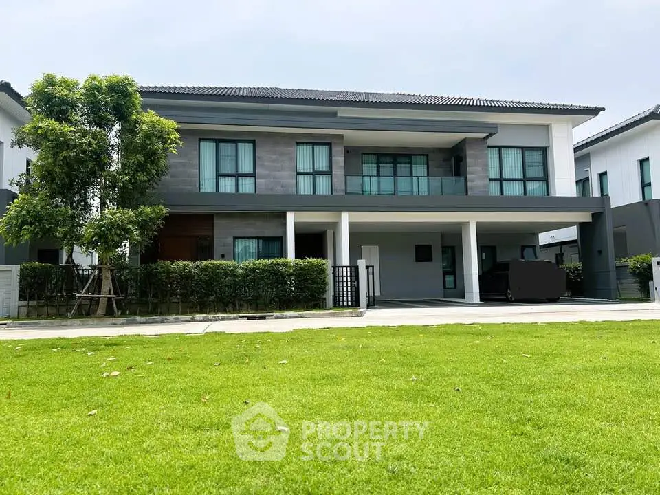 Modern two-story house with spacious lawn and contemporary design