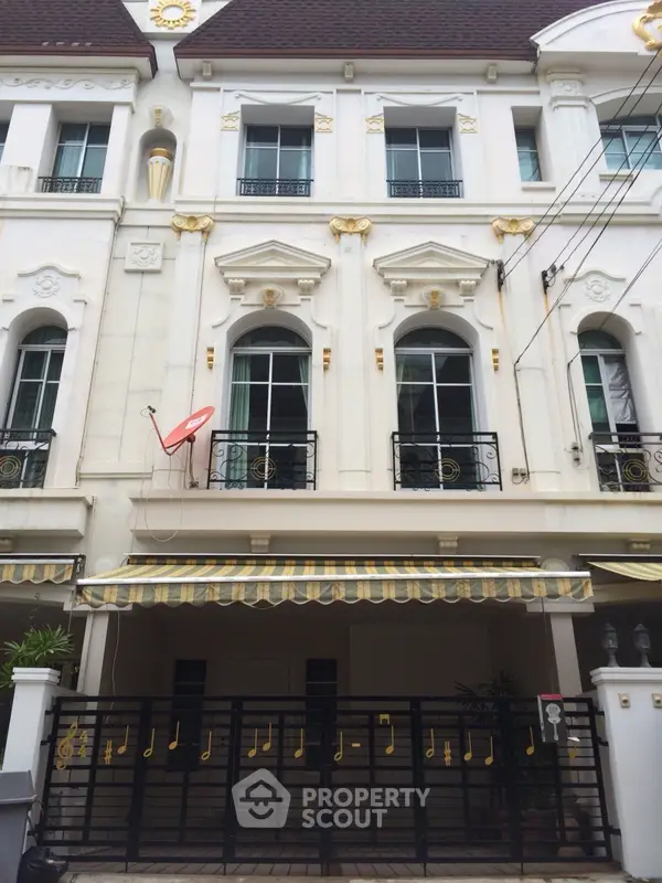 image_rental-5305547